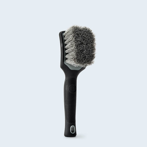 Duel tyre scrubbing brush